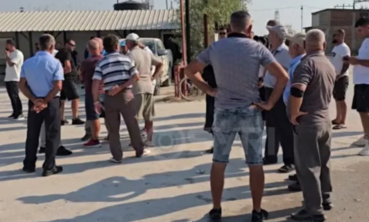 SYRI TV/ Banorët e Marinzës protestojnë para Bankers, kërkojnë qiratë e tokave të tyre