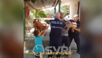 SYRI TV/ Në sy të fëmijëve të mitur, policia terror dhe dhunë gjatë shoqërimit