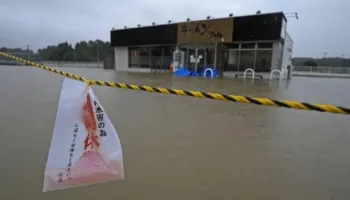 Tajfuni gjunjëzon Japoninë, mbi 1.6 milionë banorë urdhërohen të evakuohen! Stuhi ere me forcë 194 km/h, përmbytje dhe transport i paralizuar