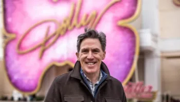 Takimi me Dolly Parton që nuk ndodhi kurrë, pengu që mbeti te Rob Brydon