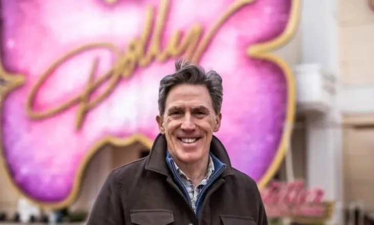 Takimi me Dolly Parton që nuk ndodhi kurrë, pengu që mbeti te Rob Brydon