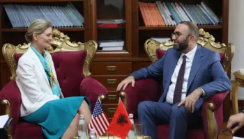Takimi me Nancy VanHorn, Bardhi zbardh detajet, çfarë u diskutua me të ngarkuarën me punë të SHBA në Tiranë