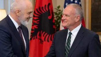 TAKIMI RAMA-WENDT/ ZBULOHET ‘BOMBA’ QE KA PAKETUAR AMBASADORI I TRUMPIT NË TIRANE