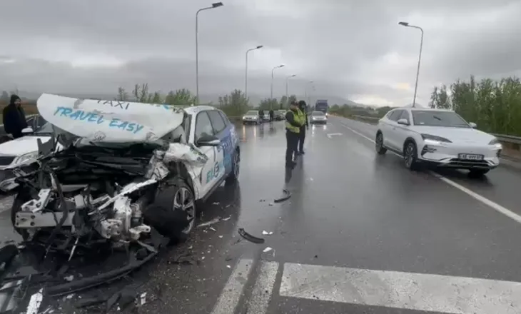 Taksia përplaset me autobusin në Lezhë – Shkodër, plagosen tre persona