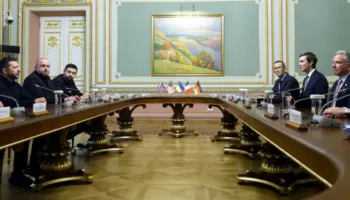 Të dërguarit amerikanë zhvillojnë bisedime me Zelenskyn në Kiev pas takimit me Putinin