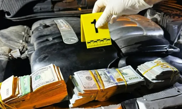 Të fshehura në prozhektorët e makinës, FRONTEX sekuestro 55 mijë euro cash në kufirin malazez, mes tyre edhe kartëmonedha shqiptare!