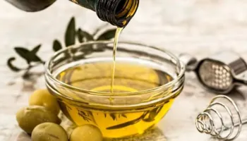 Të gjithë zgjedhin vajin e ullirit, por ky produkt bimor shpesh lihet pas dore! Ja pse është një zgjedhje më e mirë për shëndetin