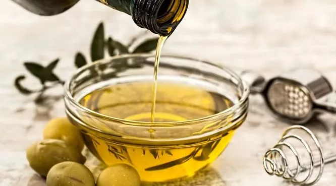 Të gjithë zgjedhin vajin e ullirit, por ky produkt bimor shpesh lihet pas dore! Ja pse është një zgjedhje më e mirë për shëndetin