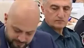 Të qeshura në sallë/ Zilja e telefonit “Girl on Fire” ndërpret për pak çaste mbledhjen