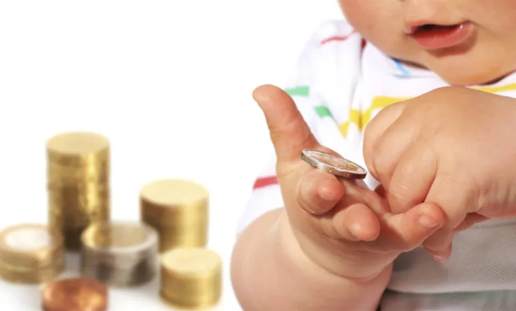 Të rrisësh një foshnje në Shqipëri kushton sa 66% e pagës vjetore, barra e dytë më e lartë në Europë