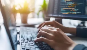 “Të shkruarit e kodit ka marrë fund”, inxhinieri i Microsoft paralajmëron revolucionin që po sjell AI