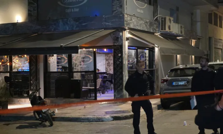 Të shtëna me armë zjarri në një lokal të Athinës, plagoset 10-vjeçarja shqiptare