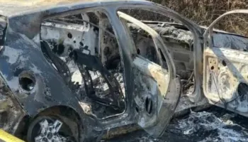 Të shtëna në Mat/ Breshëri plumbash drejt një makine të parkuar para banesës, gjendet i djegur automjeti i autorëve