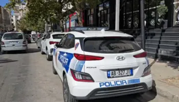 Të shtëna në Urakë/ Qëllohet një makinë, gjendet një automjet i djegur