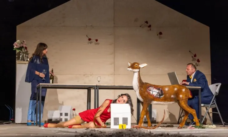 Teatri i Prizrenit sjell në Amfiteatrin Antik të Durrësit dramën “Pylli”