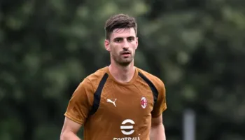 Telashe për Milan, mbrojtësi titullar dëmtohet dhe rrezikon sfidën me Juventus