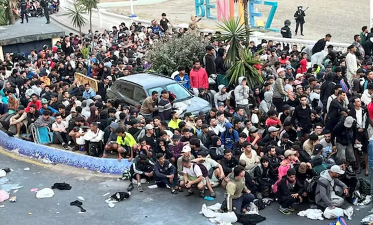 Tensione gjatë transferimit të emigrantëve nga plazhet e Ceutës: Vrapim, përplasje dhe të shtëna në ajër