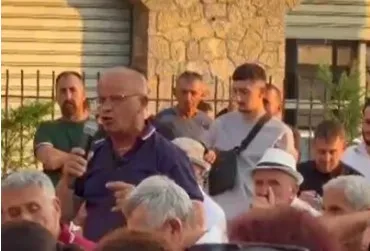 Tensione në dëgjesën për Territorialen në Prrenjas, banorët e Rrajcës kundër shkrirjes së bashkisë! I kërkojnë llogari deputetëve të PS
