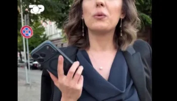 Tensione në publik: Aktivistja i del përpara deputetes së PS dhe përplasen ashpër, ja çfarë ndodhi