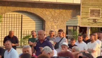 Tensione në Rrajcë për Reformën Territoriale, banorët përplasen me deputetët dhe braktisin dëgjesën