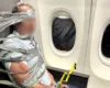 Terror në ajër! Ndodh edhe kjo, pasagjeri lidhet me ngjitës dhe zinxhirë në avion, zbulohet shkaku!