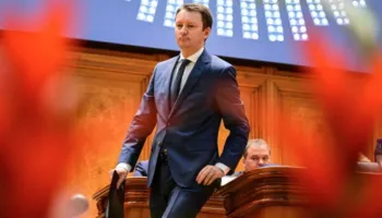 Thellohet kriza politike në Rumani, parlamenti rrëzon sërish kandidatin për kryeministër të propozuar nga presidenti