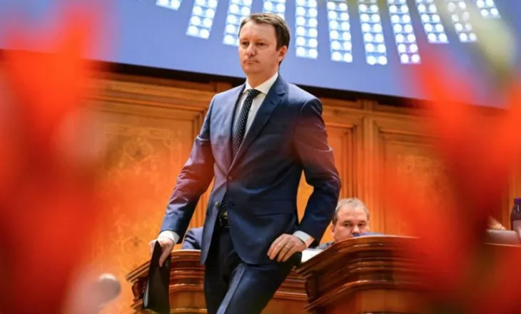 Thellohet kriza politike në Rumani, parlamenti rrëzon sërish kandidatin për kryeministër të propozuar nga presidenti
