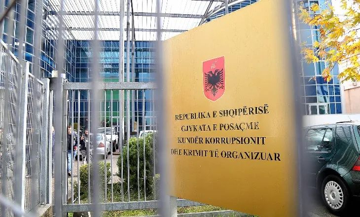 Thellohet përplasja për rregulloren e re! Avokatët nuk tërhiqen nga bojkoti, GJKKO i gjobit