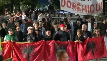 Thirrja e re e protestuesve: O Agas o legen, prite Belën se po vjen!