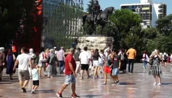 Tirana, mes 5 destinacioneve më ekonomike të Evropës për vjeshtë