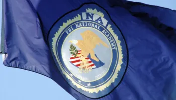 Tirana në qendër të sigurisë SHBA-Europë, FBI sjell në Shqipëri ekspertët për krimin, terrorizmin, dronët dhe paratë e krimit