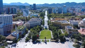 Tirana pret të dielën ‘Tiranathlon’, ja 4 rrugët ku do të kufizohet qarkullimi i automjeteve dhe linjat urbane që do devijojnë