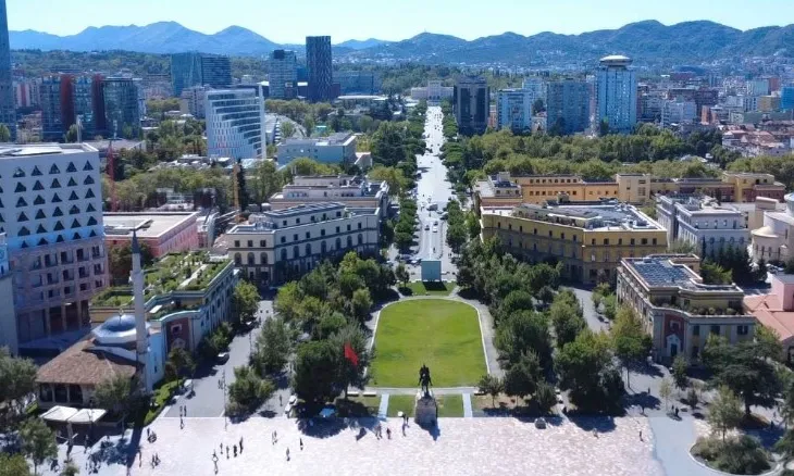 Tirana pret të dielën ‘Tiranathlon’, ja 4 rrugët ku do të kufizohet qarkullimi i automjeteve dhe linjat urbane që do devijojnë