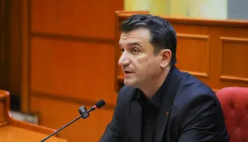 “Tirana s’mund t’ua japë dot lirinë, por mund t’i nderojë”- Veliaj i propozon nga burgu Këshillit Bashkiak titullin ‘Qytetar Nderi’ për liderët e UÇK: Vendimi më tronditi