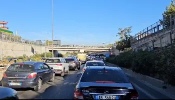 Tirana “zgjohet” në trafik/ Radhë kilometrike në Unazën e Madhe, nisja e vitit shkollor shton fluksin