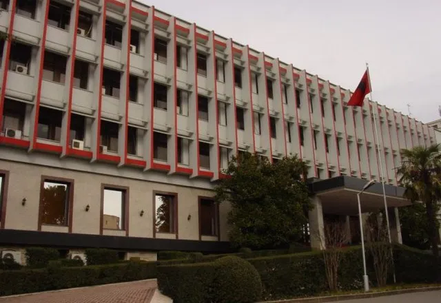 Tirana zyrtare dënon sulmet ruse: Agresioni nuk do ta dobësojë vendosmërinë dhe unitetin e Evropës