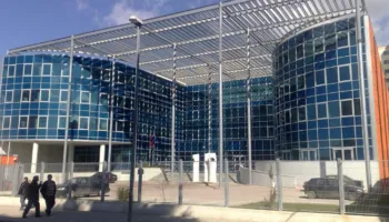 Tjetër funksionare e lartë në llupën e SPAK: Raportohet arrest shtëpie për kreun e SHISH – Kontrolle edhe në…
