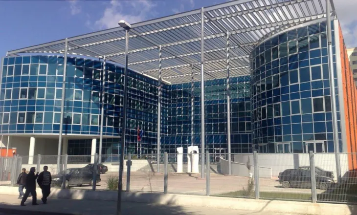 Tjetër funksionare e lartë në llupën e SPAK: Raportohet arrest shtëpie për kreun e SHISH – Kontrolle edhe në…