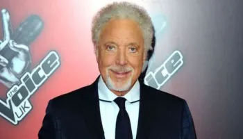 Tom Jones largohet nga “The Voice UK” pas 13 vitesh, Cheryl rikthehet në panel