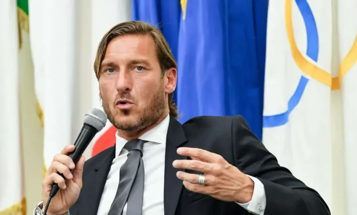 Totti refuzoi t’ia dorëzonte numrin 10 Dybala: Qenkeni të gjithë të çmendur! Nëse keni guxim, jepjani ju