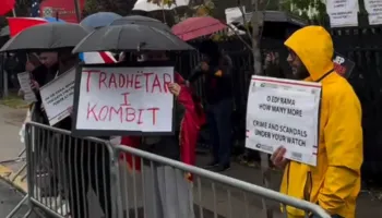 “Tradhtar i kombit”/ Shqiptarët nuk ndalen kundër Ramës, vijojnë protestat në New York