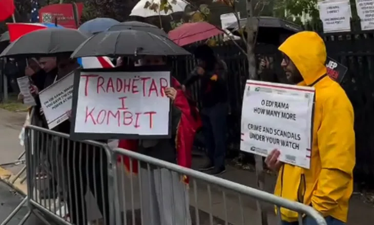 “Tradhtar i kombit”/ Shqiptarët nuk ndalen kundër Ramës, vijojnë protestat në New York