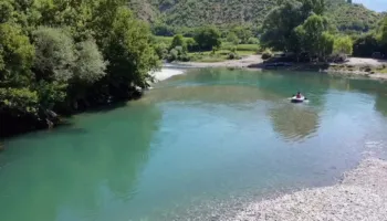 Tragjedi në Dibër, mbytet 22-vjeçarja në lumin Drini i Zi