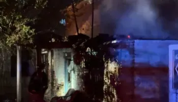Tragjedi në Fier, 70-vjeçari humb jetën në banesën e përfshirë nga flakët