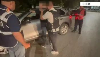 Transportonte 4 lingota floriri dhe shuma me para cash në “Porsche”, arrestohet 30-vjeçari në Roskovec!