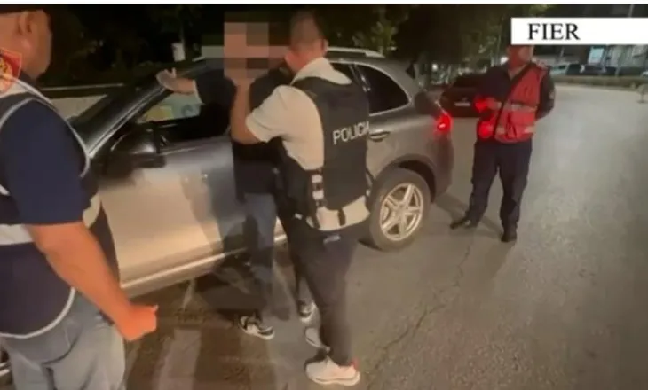 Transportonte me makinën “Porsche” 13 lingota floriri kontrabandë, arrestohet 30-vjeçari