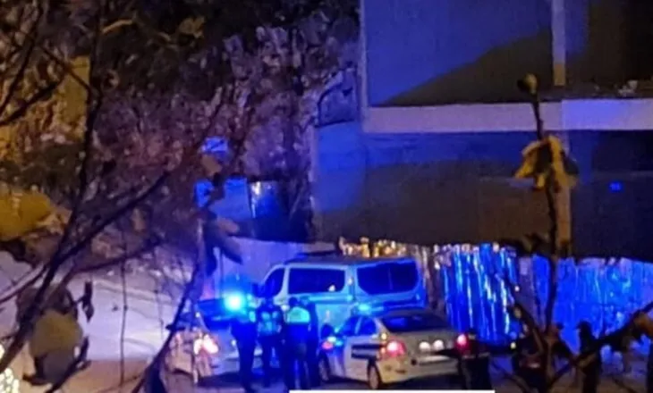 Tre të rinj plagosen me thikë në Sarandë, dy në pranga, një në kërkim (EMRAT)