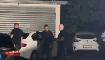 Tritoli te banesa e mësuesit në Shkodër/ Autori i maskuar si korrier picash, DETAJET dhe pista që çon te vëllai në Gjermani