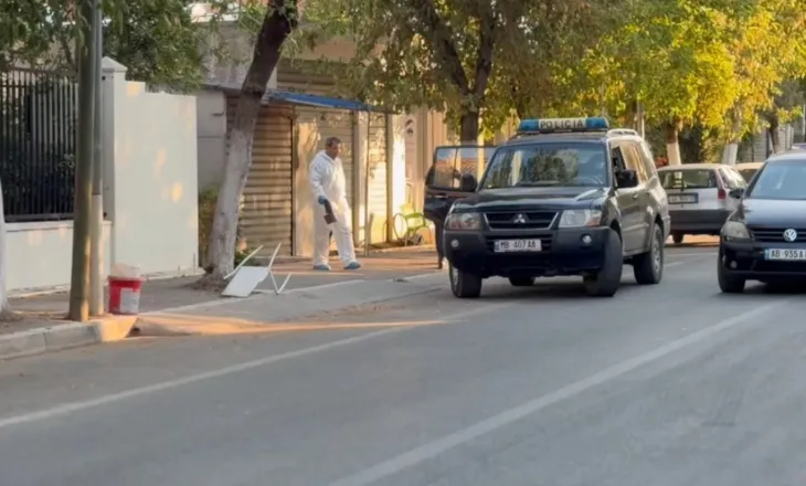 Tronditet Shkodra, 25-vjeçari qëllon me armë zjarri babë e bir, i riu ndërron jetë në spital!