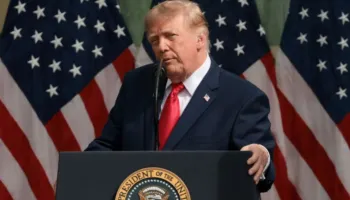 Trump rikthen kërcënimet: Së shpejti do të vendos nëse do ta shkatërroj regjimin në Iran apo jo –